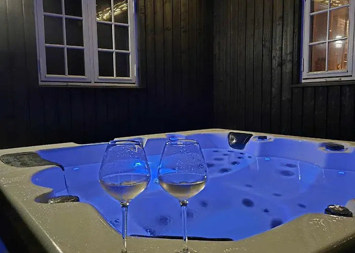Nordre Hella - With Jacuzzi With 4 Bedrooms * Fossby